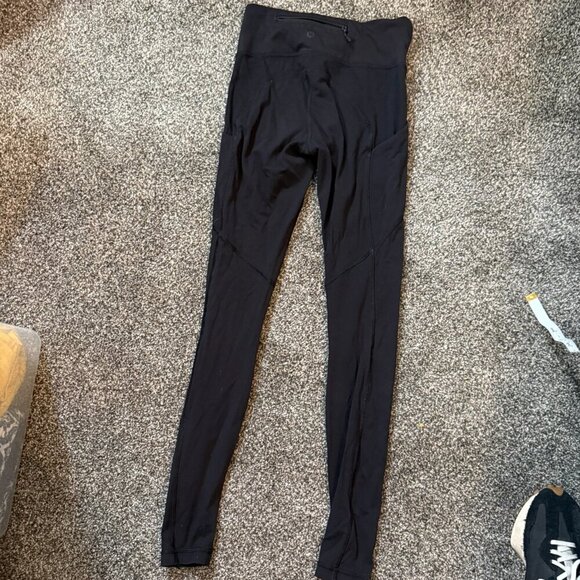 Lululemon Women's Size 2, Black leggings with pockets - Picture 2 of 4